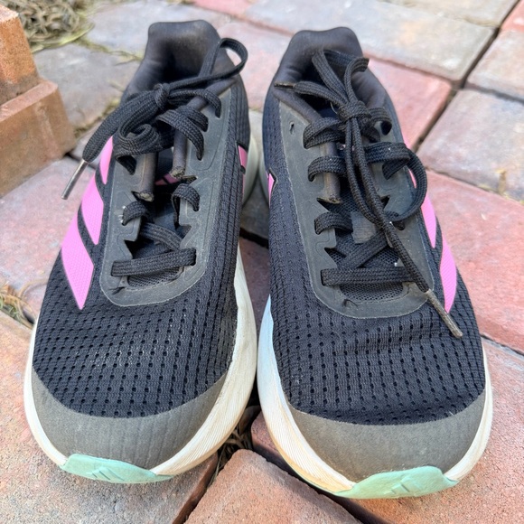 Adidas girls Black and Pink Running Shoes size 1 - Picture 5 of 6